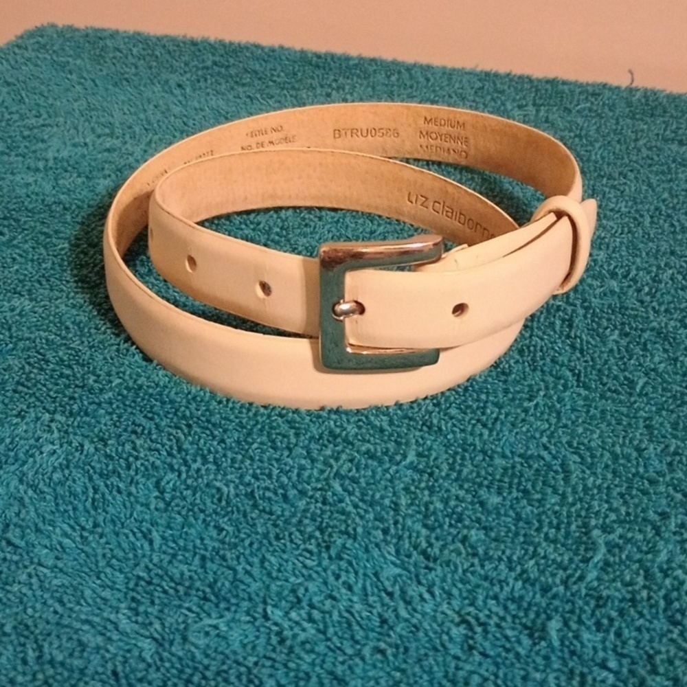 Liz Claiborne White Vintage Leather Bonded Women's Belt With Glossy Finish SZ Me